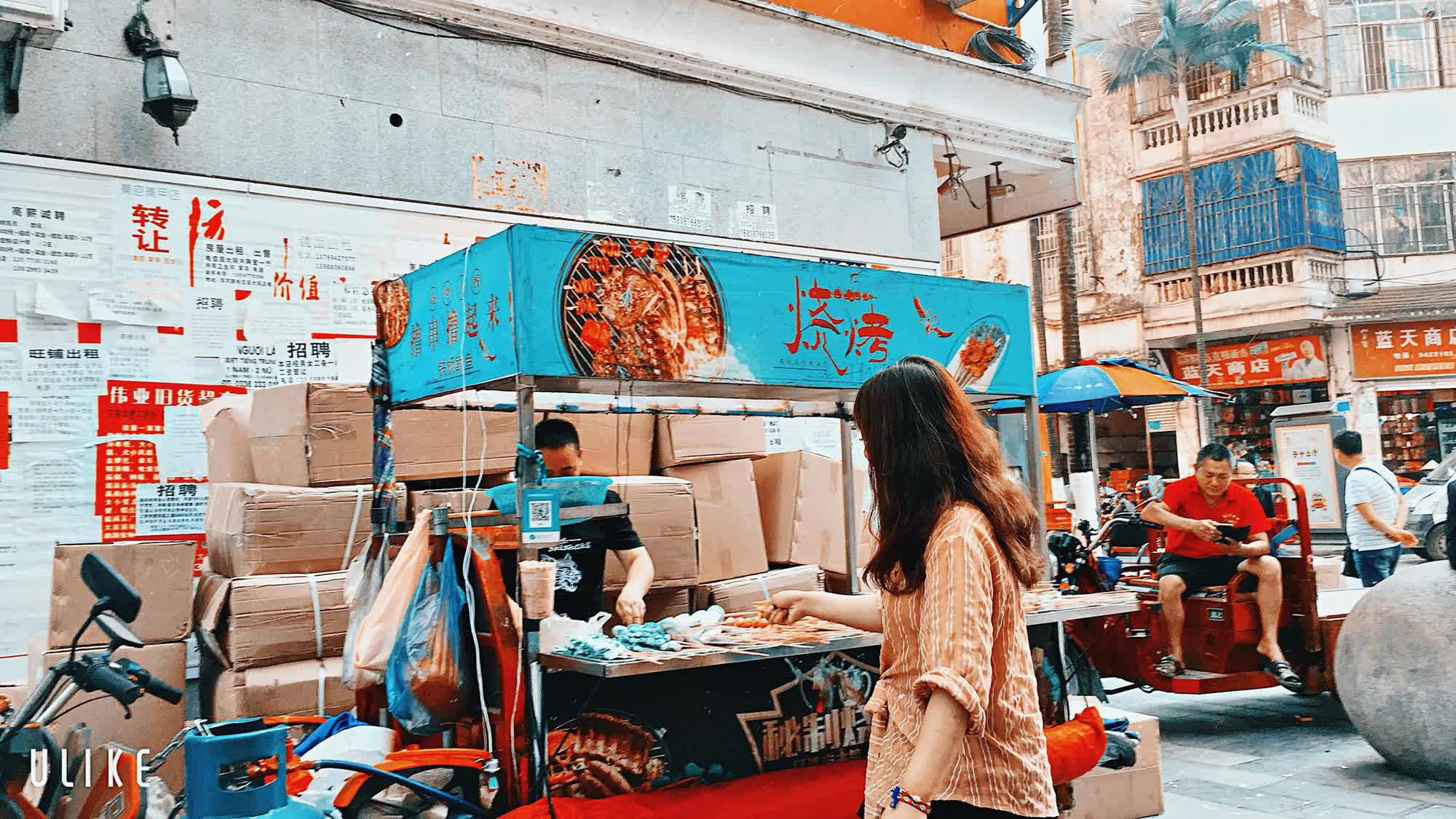 hàng quán tại chợ Hà Khẩu